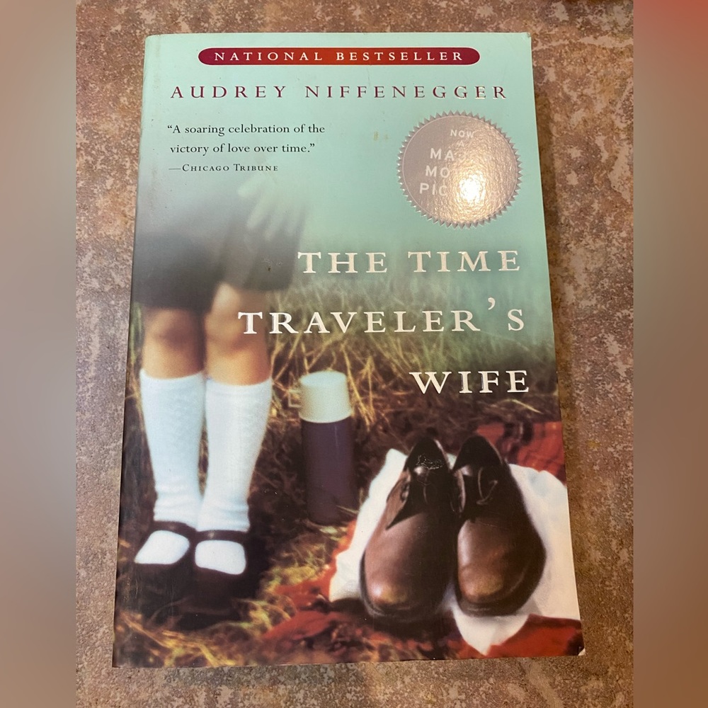 EUC Book Tok 📚Best Seller The Time Traveler’s Wife Paperback Book
